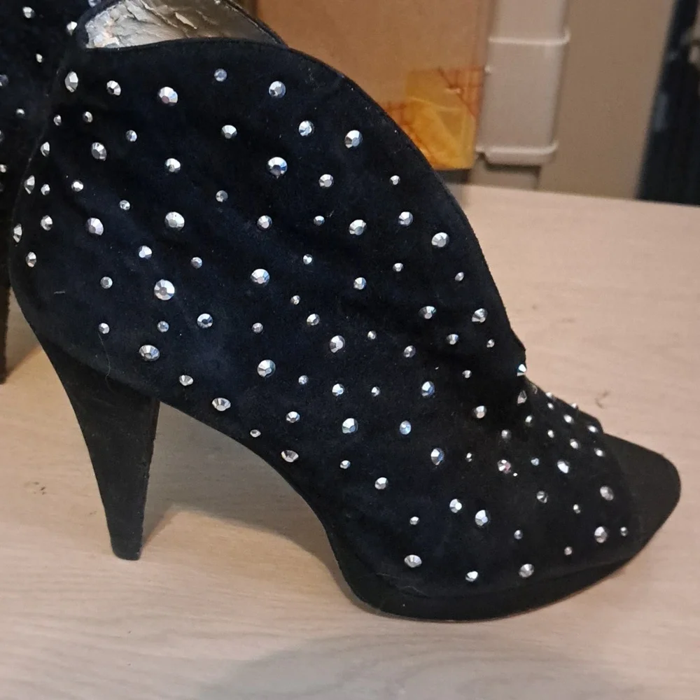 INC BOOTIES - Picture 2 of 8